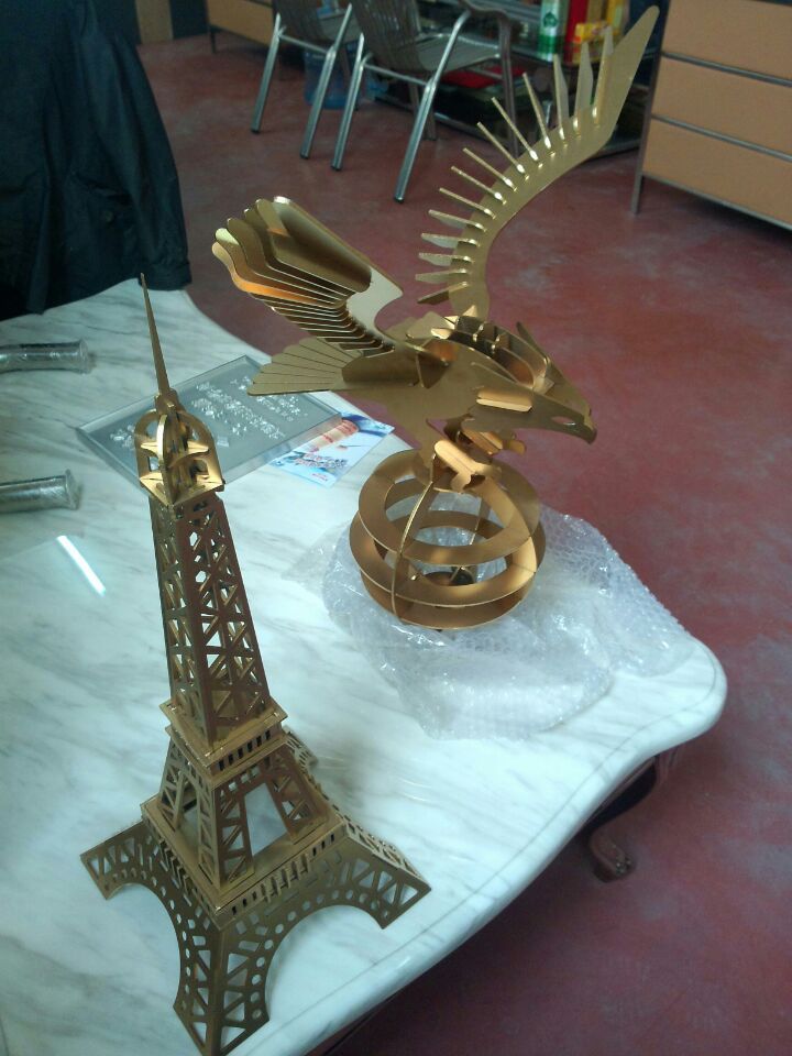 不銹鋼工藝品 老鷹與鐵塔的金屬藝術(shù)之美