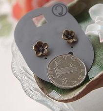 義烏廠家直銷微利 可愛(ài)小雛菊花朵復(fù)古耳釘，韓國(guó)小飾品批發(fā)與美發(fā)飾品銷售指南