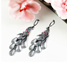 鳳舞耳夾，孔雀風華——今夏最IN飾品促銷指南